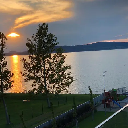 アパート Lela Lakeside A Vizek Szerelmeseinek バラトンレッレ