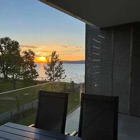 Lela Lakeside A Vizek Szerelmeseinek バラトンレッレ