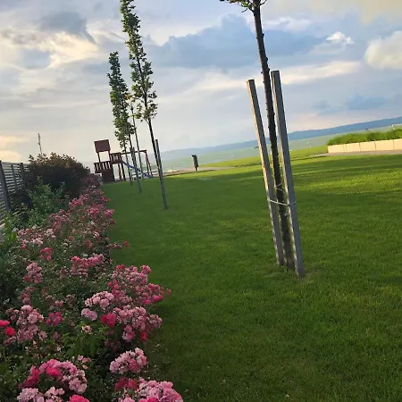 Lela Lakeside A Vizek Szerelmeseinek Apartament *