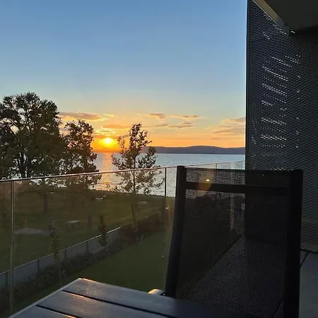 Lela Lakeside A Vizek Szerelmeseinek * バラトンレッレ