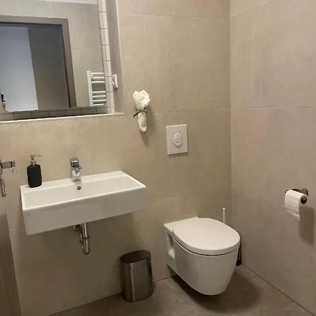 Lela Lakeside A Vizek Szerelmeseinek アパート