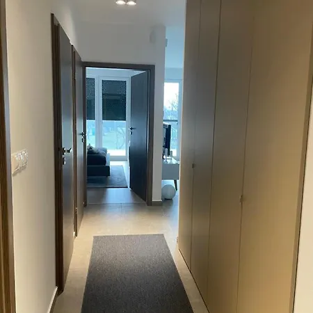 Lela Lakeside A Vizek Szerelmeseinek アパート