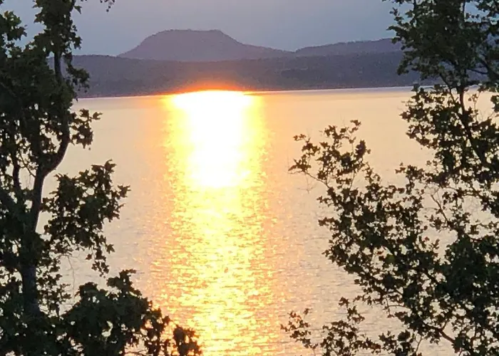Lela Lakeside A Vizek Szerelmeseinek Apartament