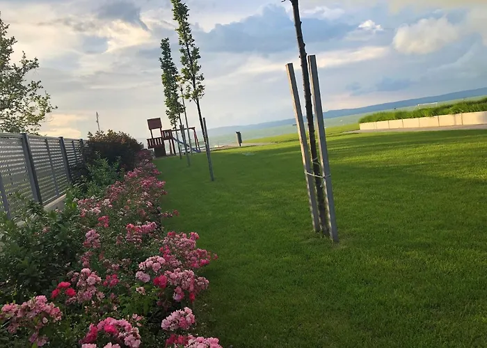 Lela Lakeside A Vizek Szerelmeseinek Apartament *