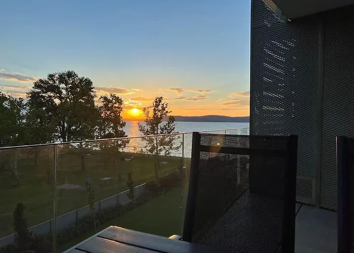 Lela Lakeside A Vizek Szerelmeseinek * Balatonlelle