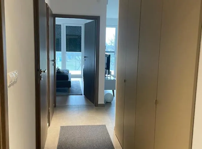Lela Lakeside A Vizek Szerelmeseinek Apartament